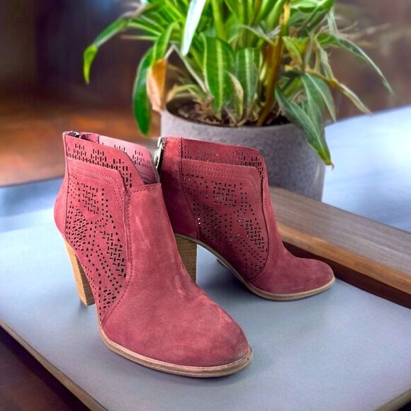 Vince Camuto Heeled Suede Ankle Boots 8.5 - Picture 1 of 9